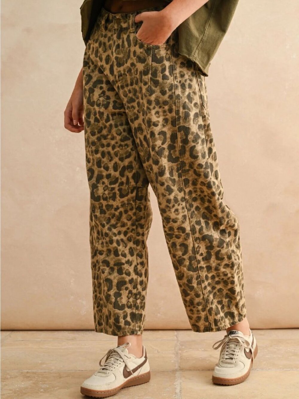 Hollin Leopard Denim Barrel Pants NEW Size Large - Picture 4 of 4